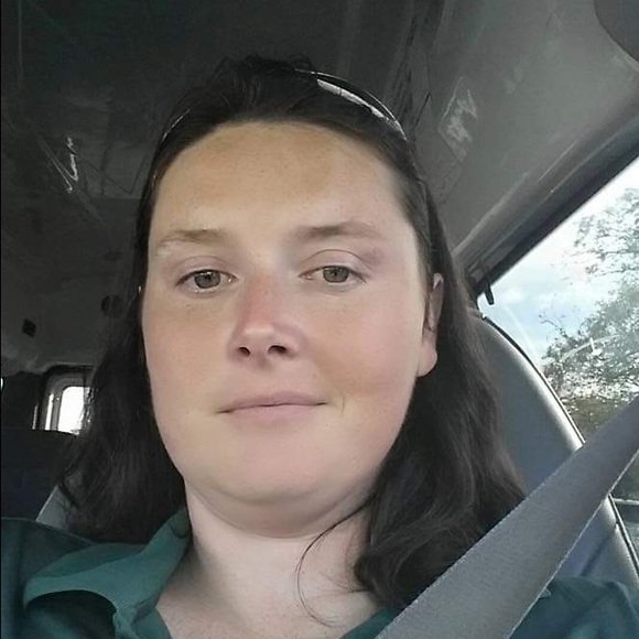 Meet your Posher, Megan - Picture 2 of 3